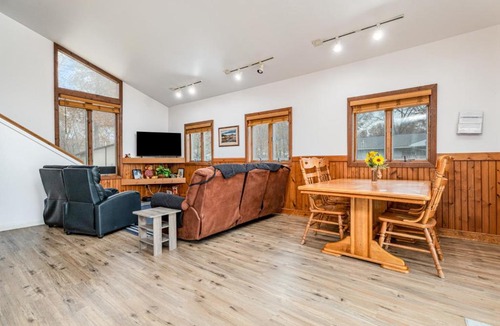Au Gres House | Cozy Home Lake Huron with Loft 2 Bedroom 1 Bathroom