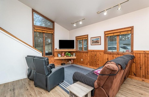 Au Gres House | Cozy Home Lake Huron with Loft 2 Bedroom 1 Bathroom