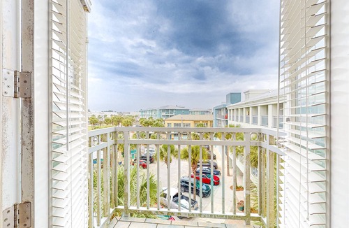 Gulf Place Apartment | Cozy Hotel-Style- near beach & dining with kitchenette, pools, hot tub, & tennis