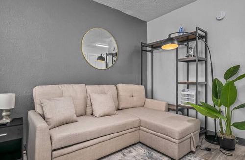 Highlands Apartment | Cozy King Bed Suite—Minutes to Downtown JAX!