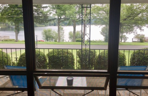 Carbondale House | Cozy Lakefront Home on Beautiful Crystal Lake, Minutes from Elk Mountain
