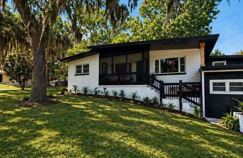 Clermont House | Cozy Mod Escape, Sleeps 7, "Oak Tree House" in Clermont Florida