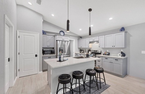 Englewood East House | Cozy Modern Home - Walkable - 10 Min to Beach