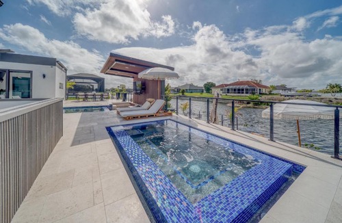 Mariner Villa | Cozy Modern Villa - Heated Pool & Spa - BBQ - Water View