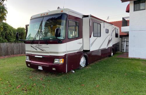 Ludlam Other | Cozy Motorhome with Free Parking & Private Entrance