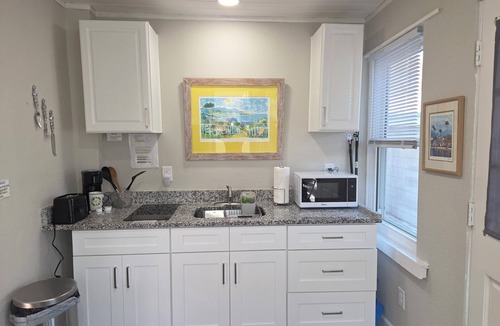 Lake Magdalene Apartment | Cozy Oak House 1-bedroom Apt in amazing Tampa. Max 2 adults+ 25 Yrs old