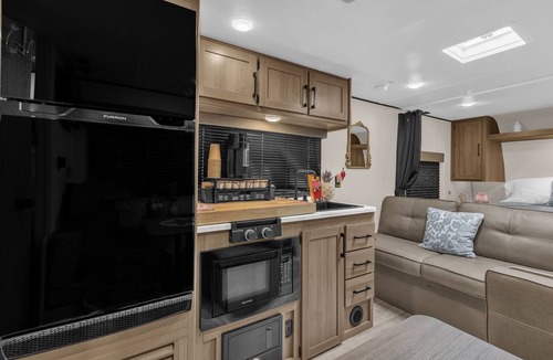 Orlando House | Cozy Orlando Retreat -Sleeps 8 - Pet Friendly - Close to Attractions