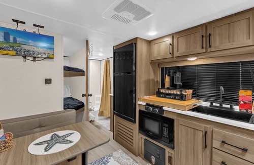 Orlando House | Cozy Orlando Retreat -Sleeps 8 - Pet Friendly - Close to Attractions