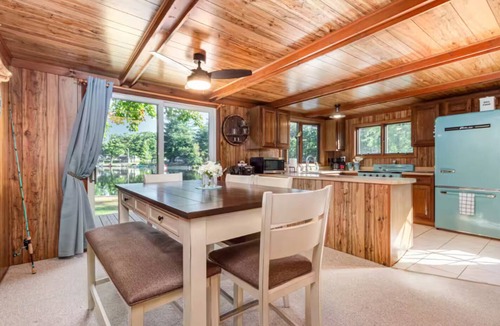 Harrison Cabin | Cozy Pet Friendly Dodge Lake Cabin and 3 Kayaks!
