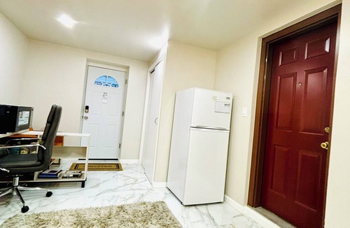 Floral Park House | Cozy private room with private entrance & bathroom. Close to UBS arena near JFK