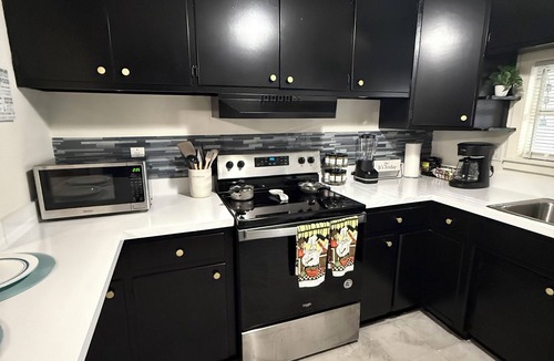 DeLand House | Cozy Quiet Near Downtown DeLand- Daytona Beach