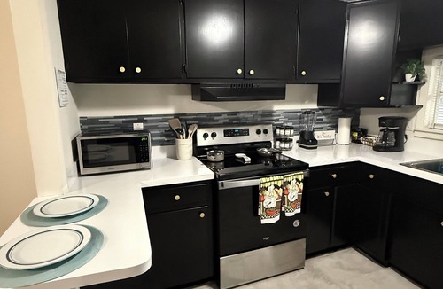 DeLand House | Cozy Quiet Near Downtown DeLand- Daytona Beach