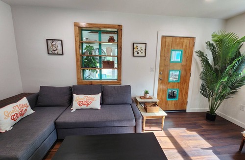 Gainesville Cottage | Cozy retreat near UF, downtown, Shands, and the Gainesville Airport