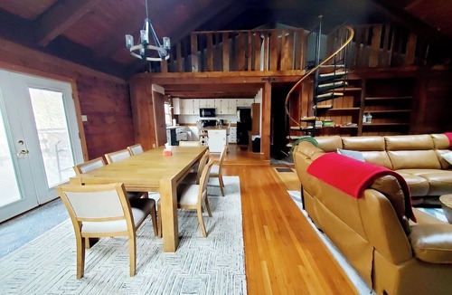 Huntingdon Cabin | Cozy, rustic 3-bedroom cabin in fabulous Lake Raystown with AC