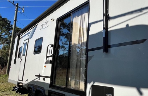 Port Malabar House | Cozy RV in Palm Bay, FL with pool access!