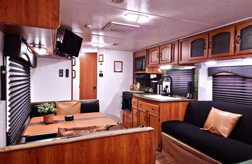 Dunnellon House | Cozy RV Retreat/Private Backyard- 5 min from Rainbow River Park