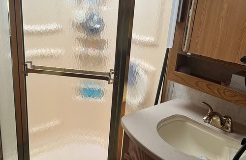 Gulf Hills House | Cozy RV with AC located in Ocean Springs - Biloxi Casinos nearby.