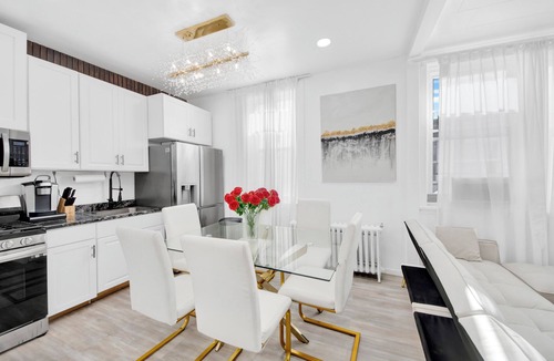Southeast Yonkers Apartment | Cozy & Spacious 4BR Home/4 Queen Beds/Family Friendly