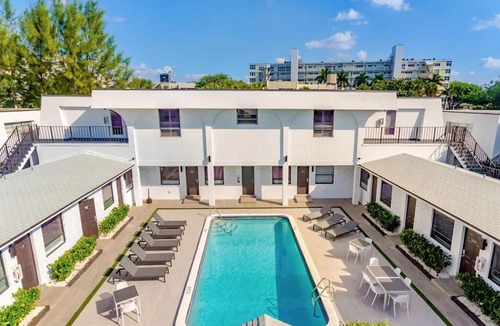 Deerfield Beach Apartment | Cozy Studio #105 | Intimate Beach Escape