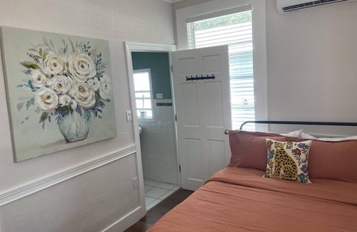 Old Seminole Heights Apartment | Cozy studio apartment in historic Seminole heights