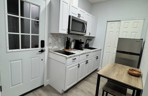 Riverview Apartment | Cozy studio in charming Riverview