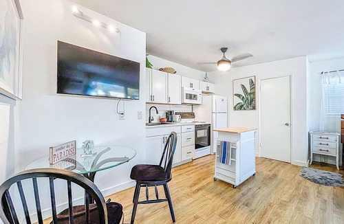 Dunedin Apartment | Cozy studio in fantastic Dunedin with refreshing AC