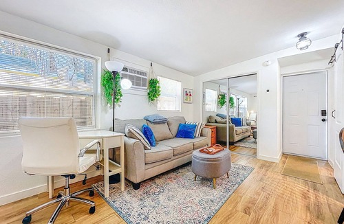 Dunedin Apartment | Cozy studio in fantastic Dunedin with refreshing AC