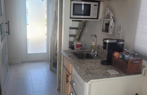 Southside Rural Community Apartment | Cozy studio in serene Ruskin with AC and WiFi