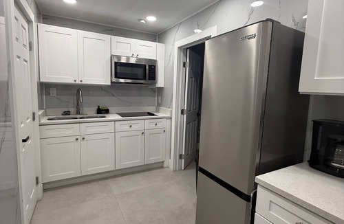 Sunrise Apartment | Cozy Sunrise Retreat Private 1BR with AC & WiFi