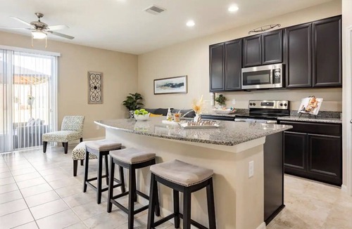 Riverview House | Cozy Townhome near Downtown Tampa/Busch Gardens