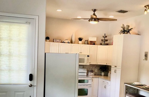 Braden River House | Cozy Two Bedroom Home with Full Bathroom and Kitchen minutes from Lakewood Ranch