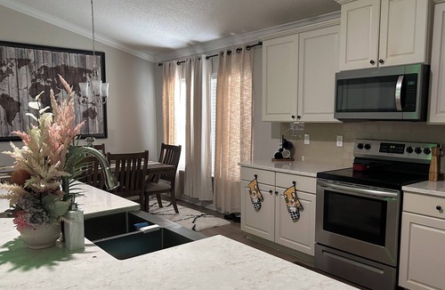 Northside House | Cozy two bedroom in Jacksonville. Centrally located and close to riverside.