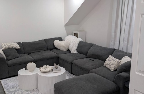 Weequahic Apartment | Cozy two bedroom penthouse apartment minutes away from EWR Airport