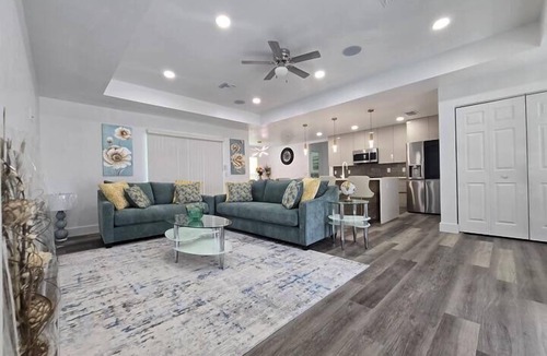 Mariner House | Cozy Urban Oasis