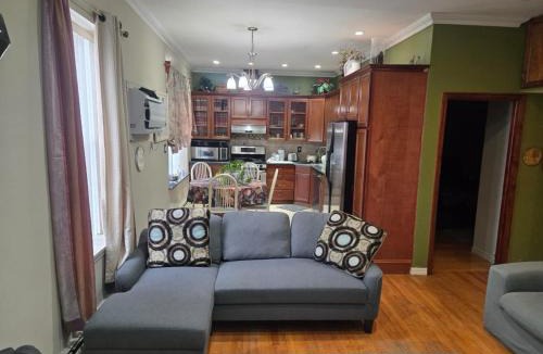 Guttenberg Apartment | Cozy