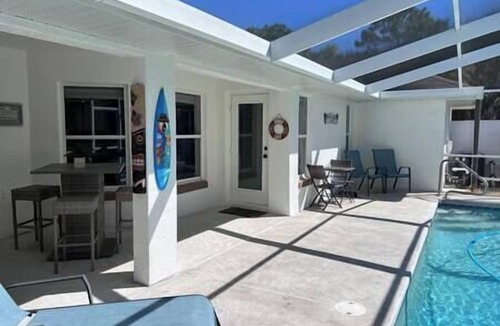 Crystal River House | CR Retreat Poker Suite, Tiki, pool hot tub Slps 14