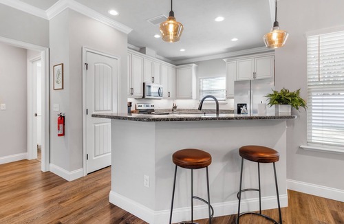 Hazel Heights House | Craftsman Grove - A Tranquil Retreat in GNV, spacious primary bedroom, sleeps 7
