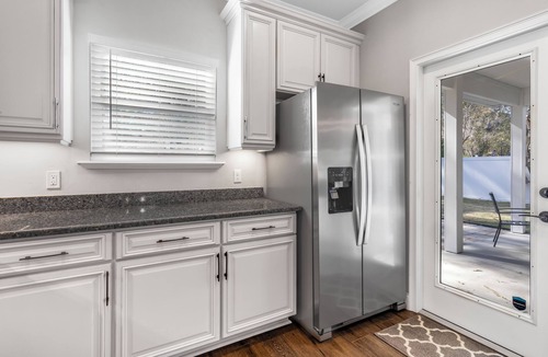 Hazel Heights House | Craftsman Grove - A Tranquil Retreat in GNV, spacious primary bedroom, sleeps 7