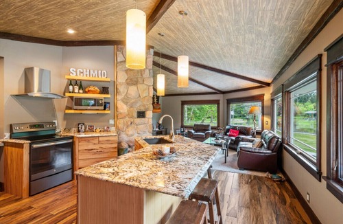 Brutus House | Crooked River Retreat