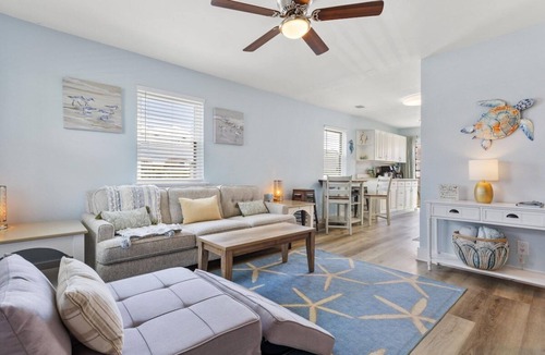 Emerald Waters Village Condo | Crosscreek 2BR-2BA condo-5 minute walk to the Gulf