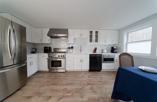 Croton-on-Hudson Apartment | 'Croton Quarters' - Comfortable Apt with Modern Amenities near Food, NYC Close!