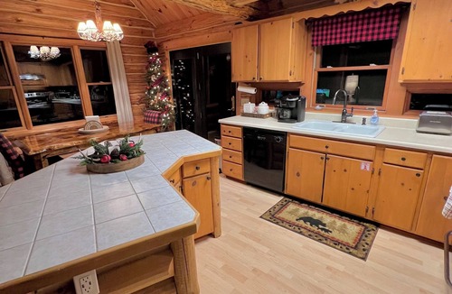 Thompsonville House | Crystal Mtn, Log Cabin, private retreat, game room, 3 Bed, 2 Bath. Sleeps 7