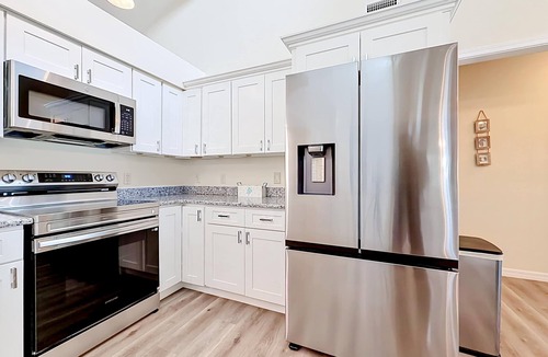 Dixie Shores House | Crystal River 4BR - Private Dock - Sleeps 9