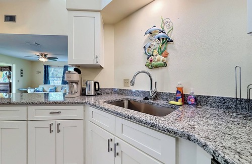Dixie Shores House | Crystal River 4BR - Private Dock - Sleeps 9