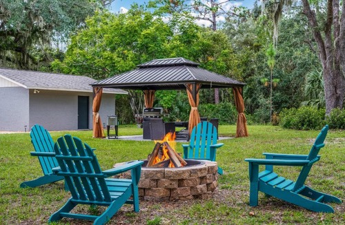 Crystal River House | Crystal River Oaks Retreat Near Scalloping Springs Boat and RV Parking Hot Tub Game Room