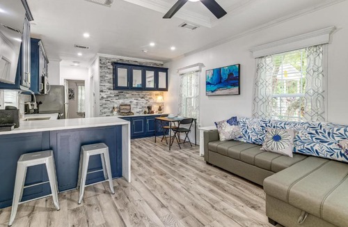 Crystal River House | Crystal River Resort Cabin w/Pool & Boat Parking