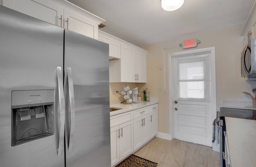 Indian Rocks Beach Apartment | Crystal Sands Beach House in IRB! Great location 2/1