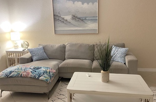 Englewood East Villa | CT Villa Keep it simple a this peaceful and centrally-located place.