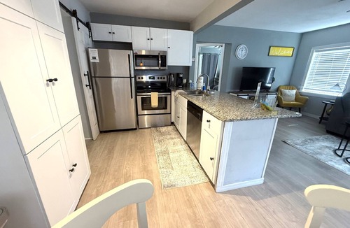 Bearss Plaza House | Cute and Cozy 2 bedroom bungalow in Seminole Heights