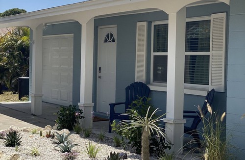 South Venice House | Cute Beach Bungalow 10 minutes from the Beach!